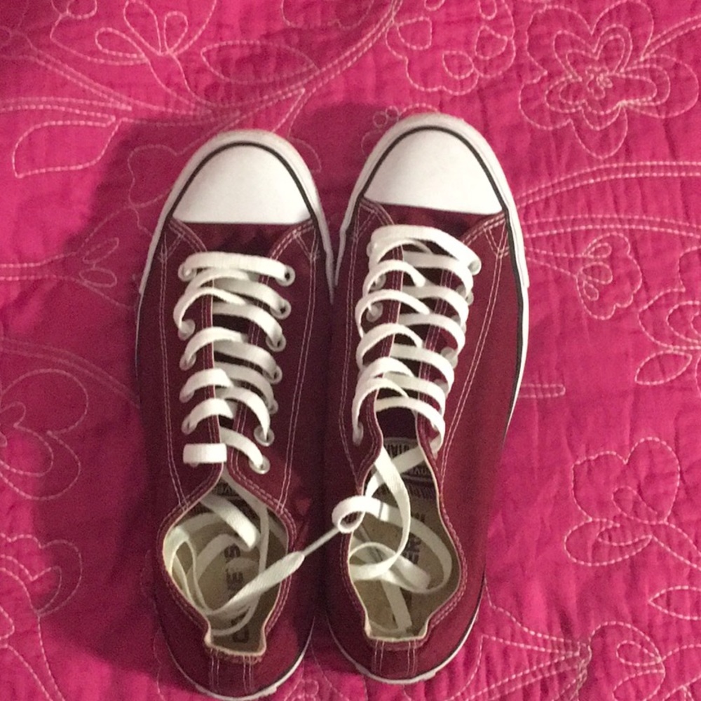 Size 11 Like New Burgundy Converse